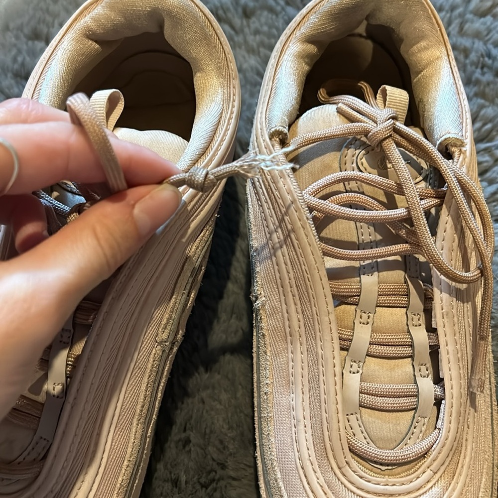 Nike shoes - Picture 5 of 5